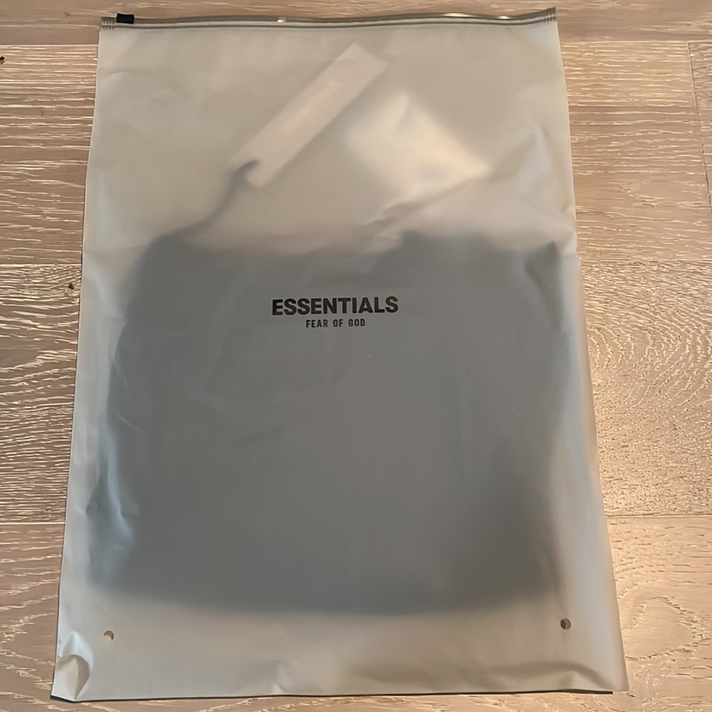 BRAND NEW Fear of God Essentials Lounge Short - Picture 4 of 5
